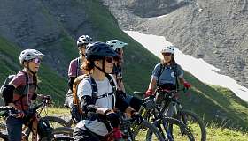 Schweiz Tourismus women biken