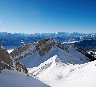 Panoramasicht Pilatus im Winter in Luzern