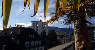 Hotel-Dachterrasse mit Bergpanorama