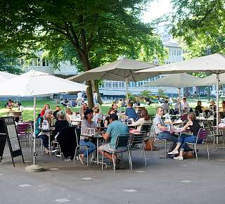 Gäste im Bellini Giardino in Luzern