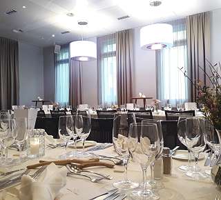 Banquet table at Hotel Continental Park