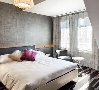 Bett im Design Doppelzimmer im Hotel Continental Park